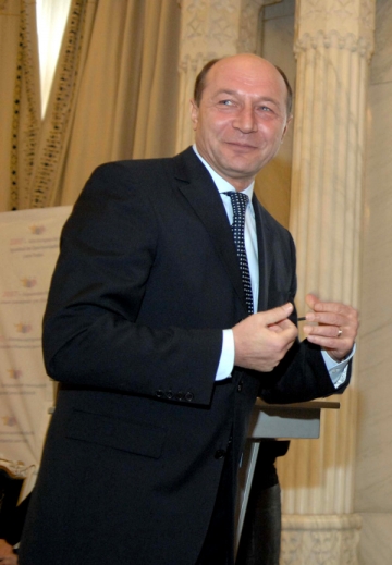 Traian Basescu si cadoul buclucas